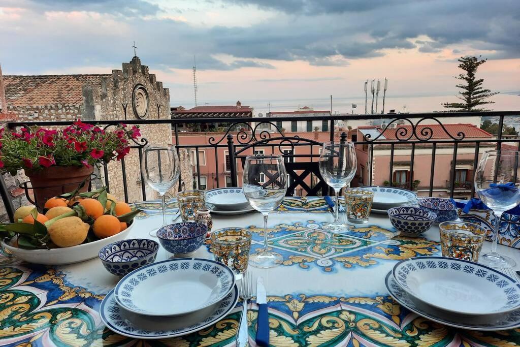 Casa Carla Al Duomo Apartment ตาออร์มินา ภายนอก รูปภาพ