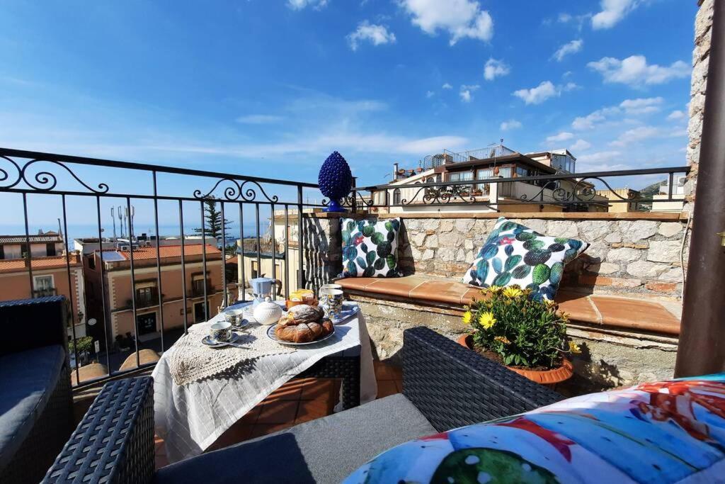 Casa Carla Al Duomo Apartment ตาออร์มินา ภายนอก รูปภาพ
